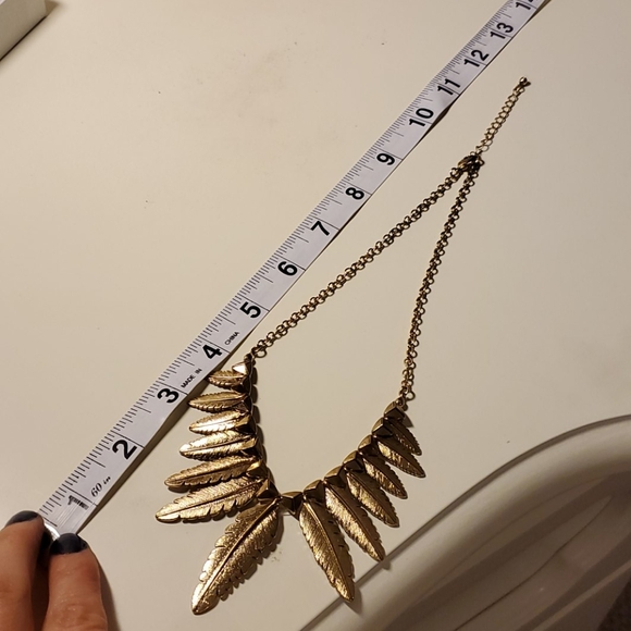 Forever 21 gold feather necklace - Picture 4 of 4